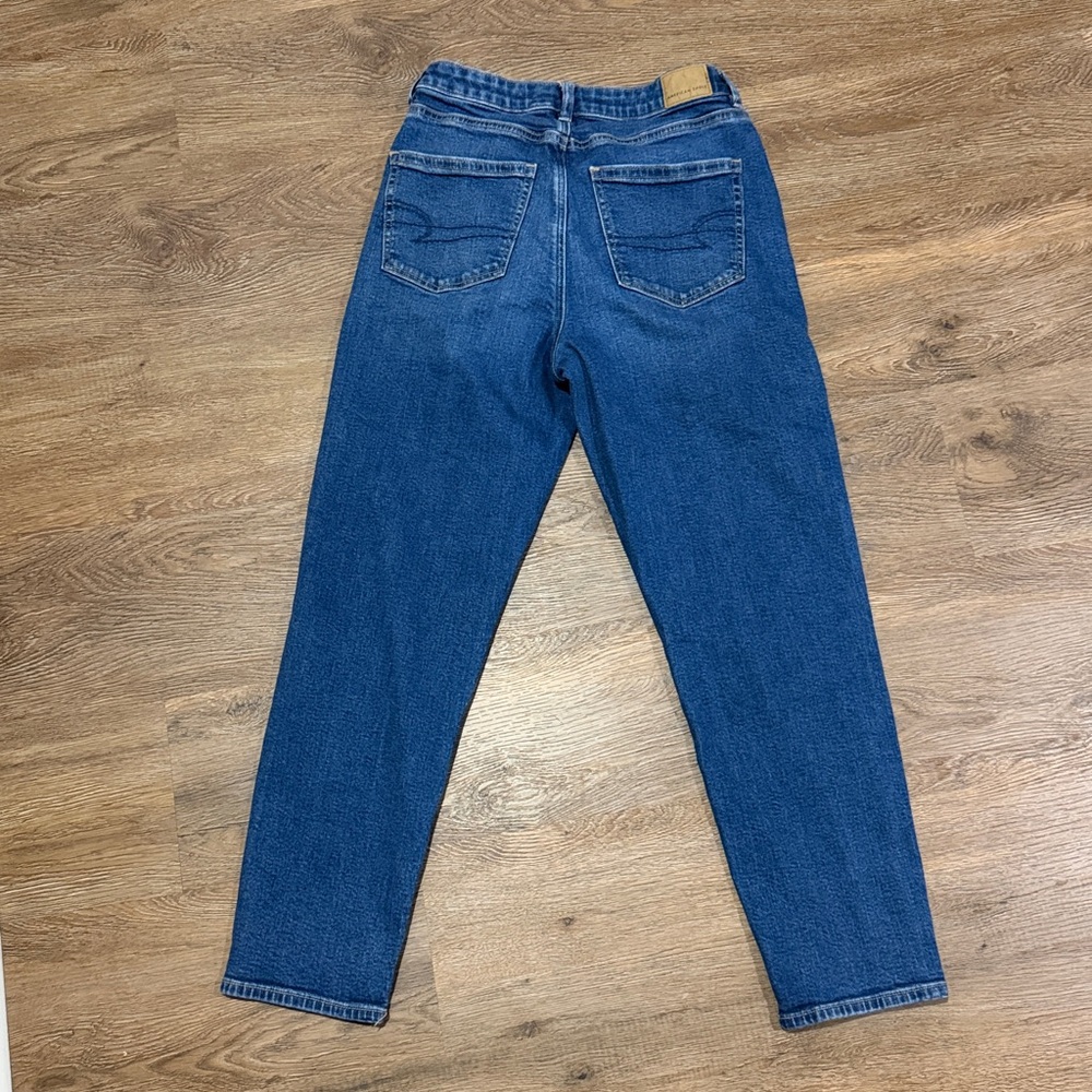 American Eagle Outfitters High-Rise Mom Jeans - Picture 7 of 9